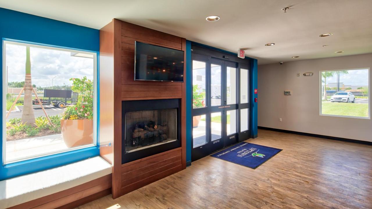 Uptown Suites Extended Stay Tampa Fl - Riverview Riverview  Dış mekan fotoğraf